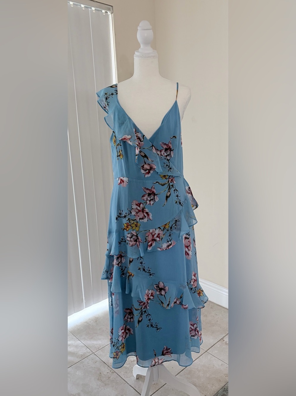 Avec Les Filles Sky Blue Floral Ruffle Midi Dress - Picture 1 of 8